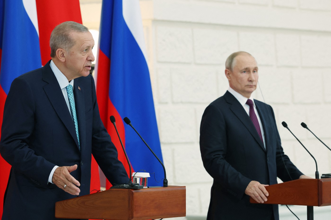 Erdogan nu se dă bătut: Președintele turc i-a spus lui Putin că vrea să contribuie la încheierea războiului din Ucraina