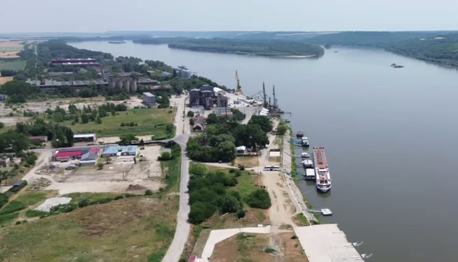 Statul la stat. Sursă de bani ignorată: Porturi dunărene pline de bălării, gunoaie și câini. Străinii evită să coboare de pe nave