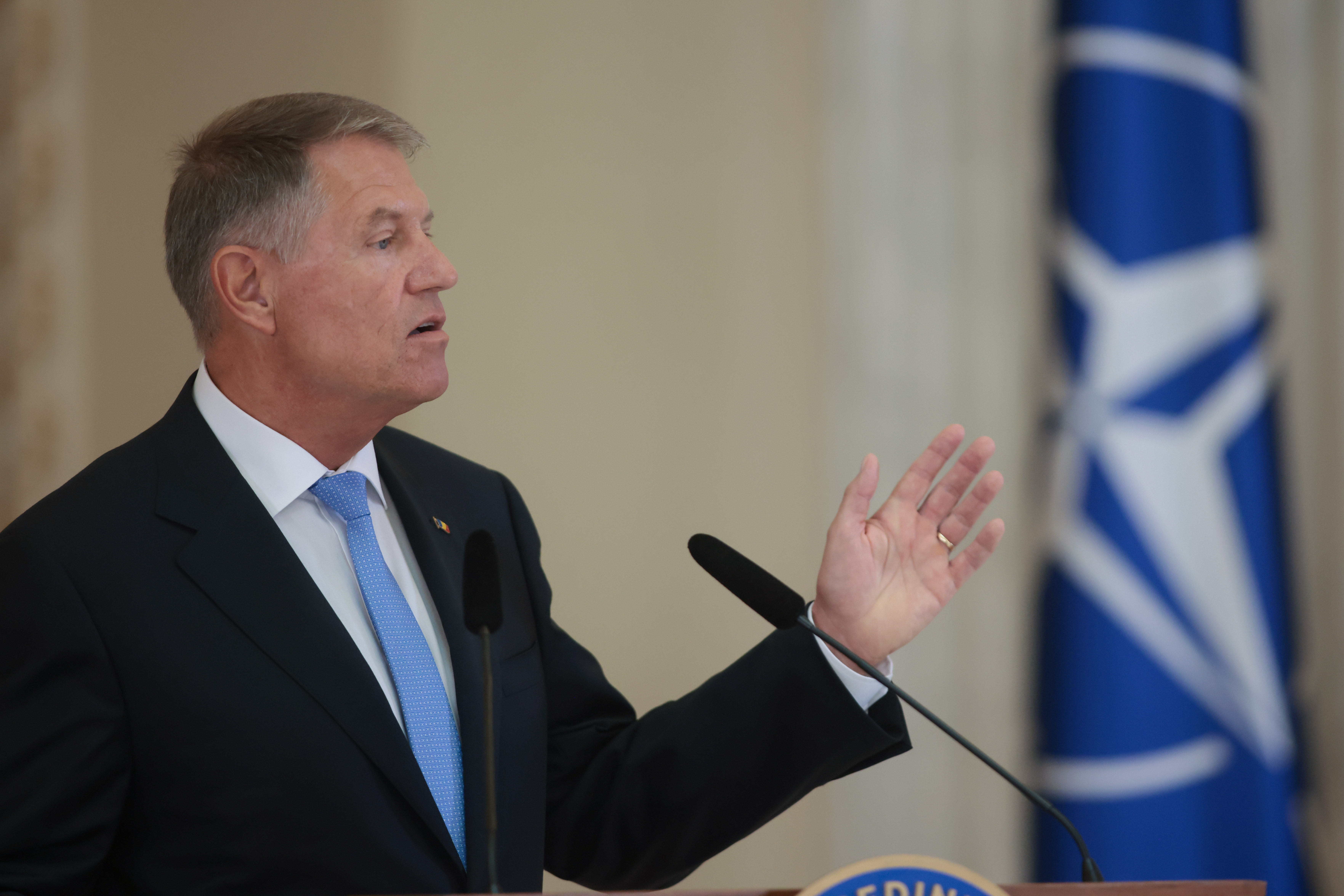 Iohannis, la recepția Ambasadei SUA: „O prietenie solidă. La summit-ul NATO vom lua decizii importante”. Ce spune despre Visa Waiver
