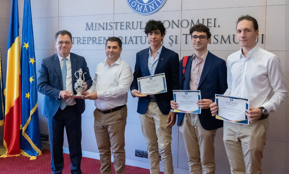 Elevii români au câştigat locul I la cea mai mare competiţie de ştiinţă şi tehnologie din lume