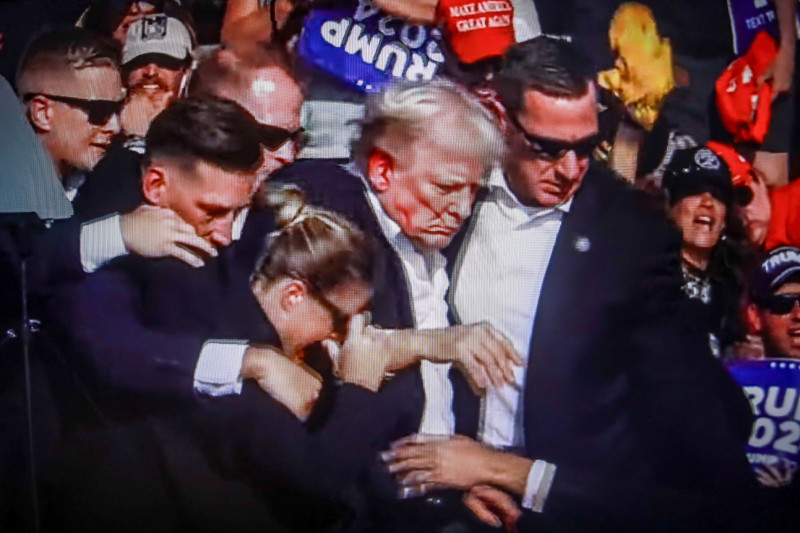 Trump's ear wounded in Pennsylvania rally attack - 14 Jul 204