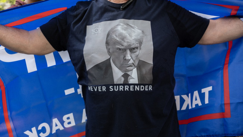 tricou trump