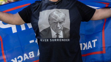 tricou trump