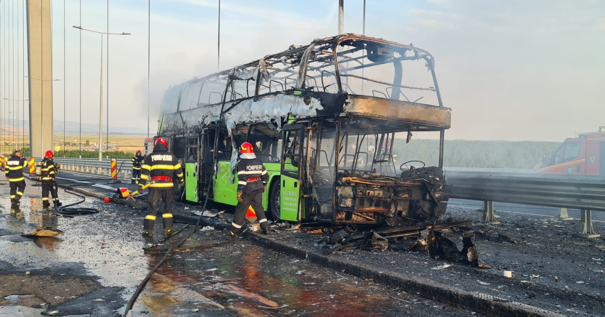Un autocar cu cetățeni ucraineni a luat foc pe podul de la Brăila|EpicNews