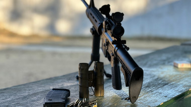 Armă semiautomată, de tip AR-15. Imagine ilustrativă. Foto: Profimedia Images