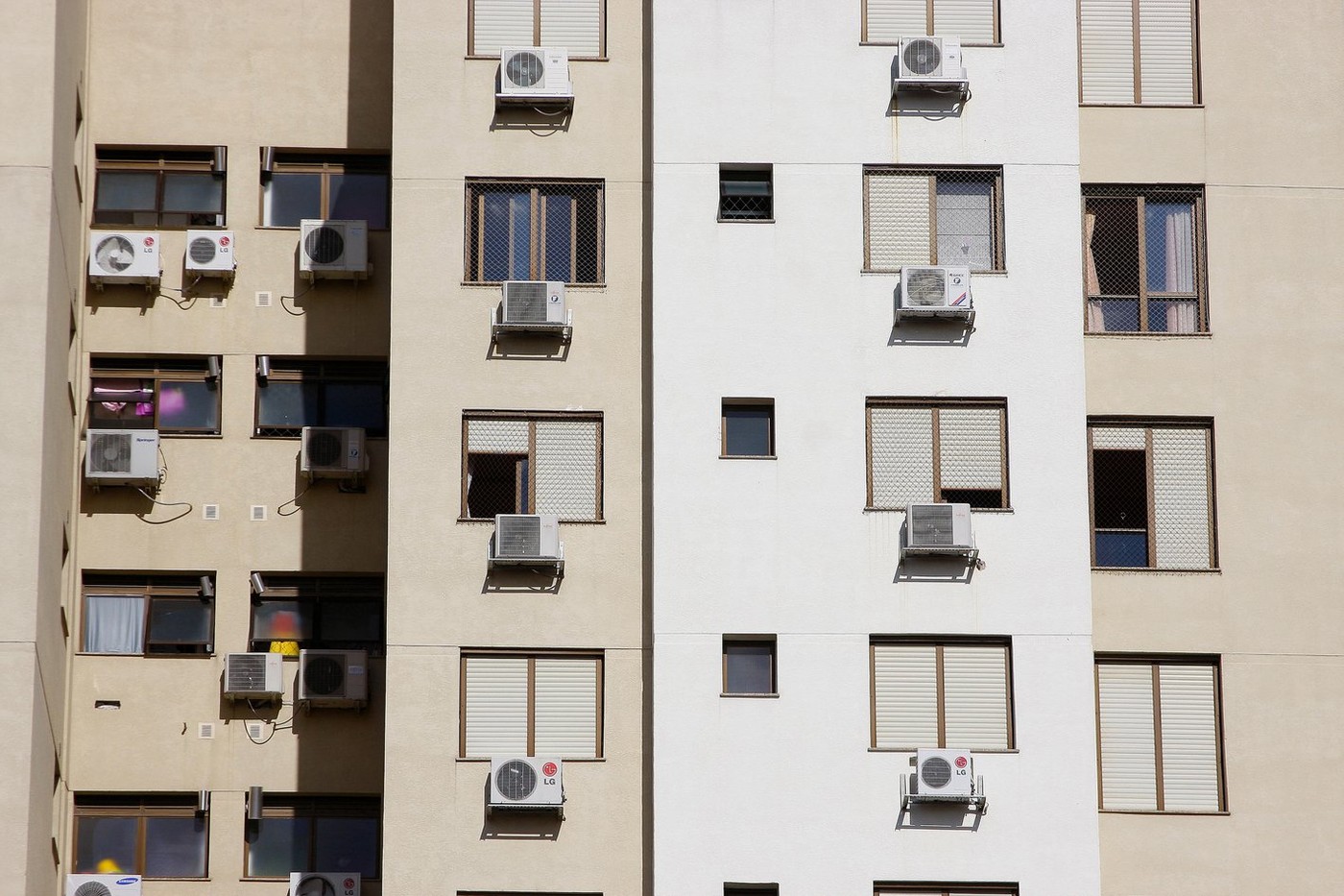 Cum contribuie aerul condiționat la problema valurilor de căldură prelungite. Viitorul climatizării personale nu sună bine