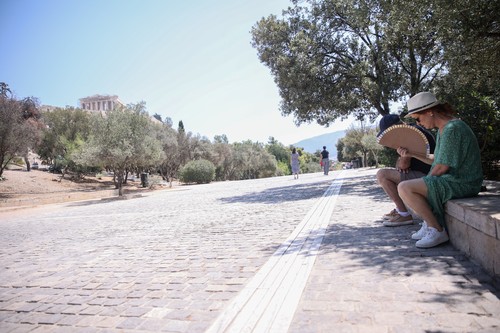 Grecia interzice munca în aer liber la orele amiezii, în timp ce temperaturile cresc din nou
