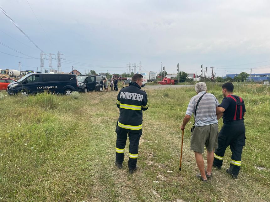 Locomotiva unui tren de călători a luat foc, în apropiere de Oradea