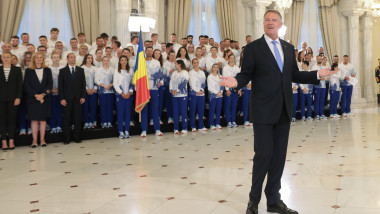 Iohannis a înmânat echipei olimpice drapelul României.