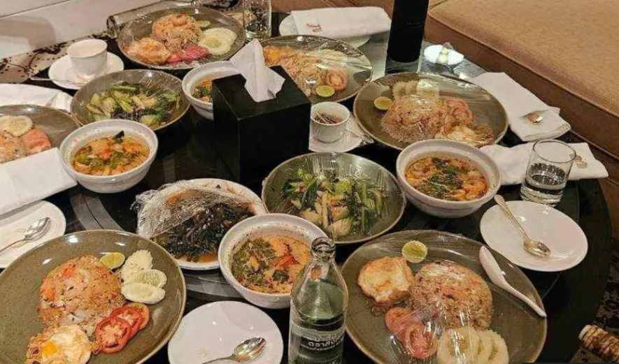 6 oameni au fost otrăviți cu cianură într-un hotel de lux din Bangkok. Poliția crede că printre ei e și ucigașul