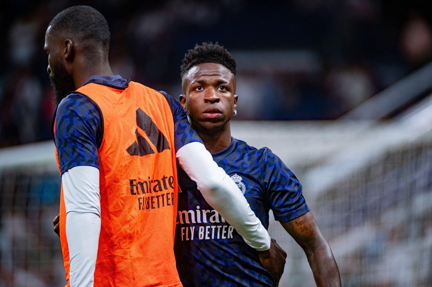 Un bărbat a fost condamnat la 8 luni de închisoare pentru insulte rasiste față de fotbaliștii Vinicius și Rudiger de la Real Madrid