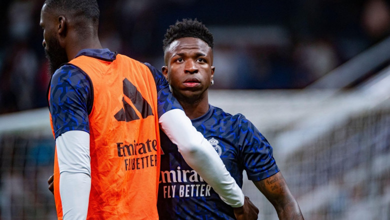 Madrid, Spain. 21st Apr, 2024. Antonio Rudiger (L) and Vinicius Junior (R) of Real Madrid seen during the La Liga EA Sports 2023/24 football match between Real Madrid vs FC Barcelona at Estadio Santiago Bernabeu. Real Madrid 3 : 2 FC Barcelona Credit: SOP