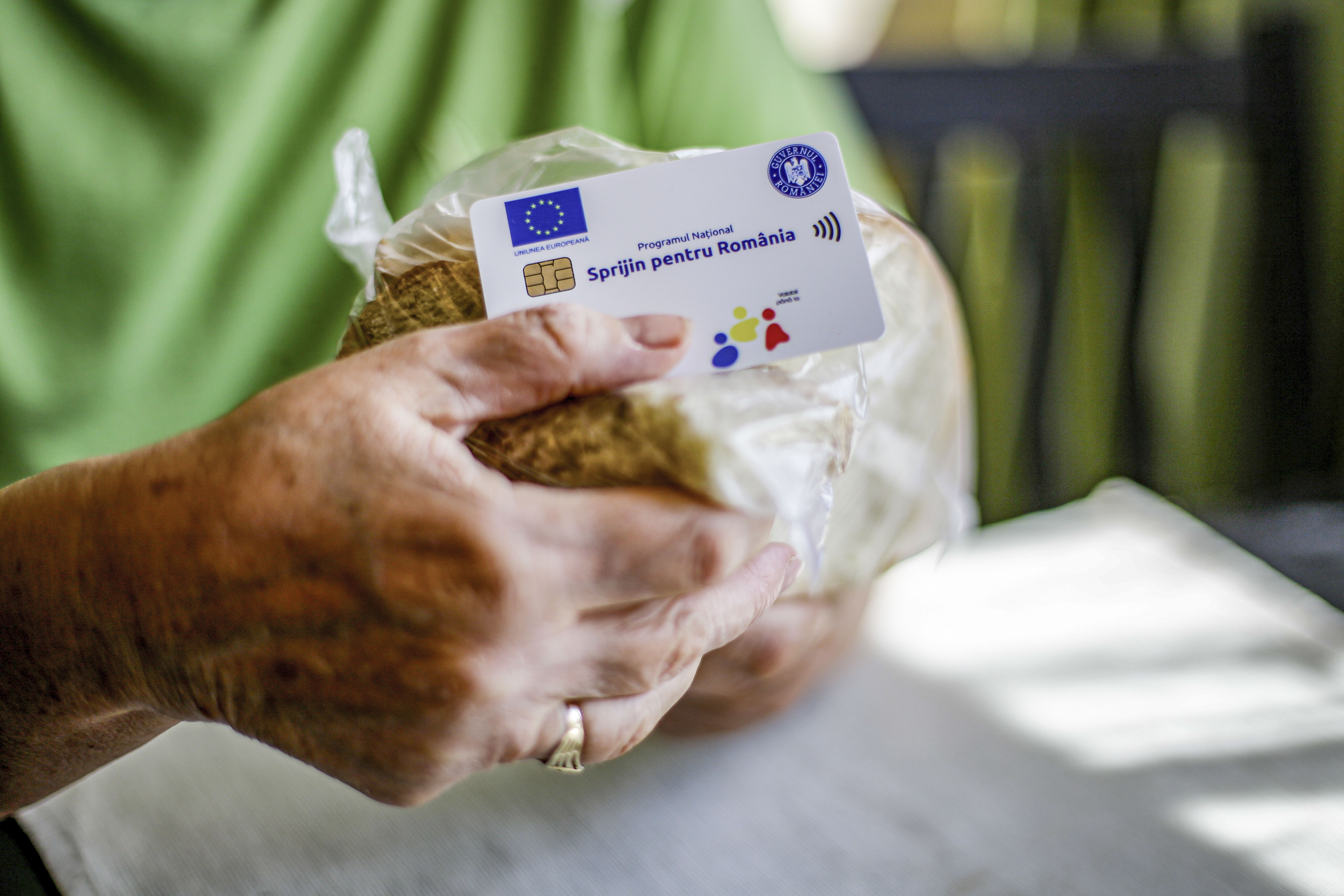 Cardurile de alimente vor fi încărcate cu o nouă tranșă de 250 de lei. Când se pot încasa banii