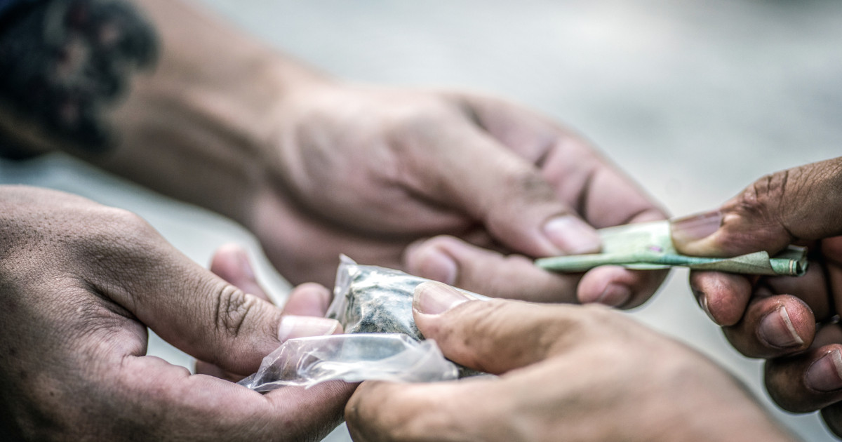 Creștere alarmantă a consumului de droguri la femeile tinere din România