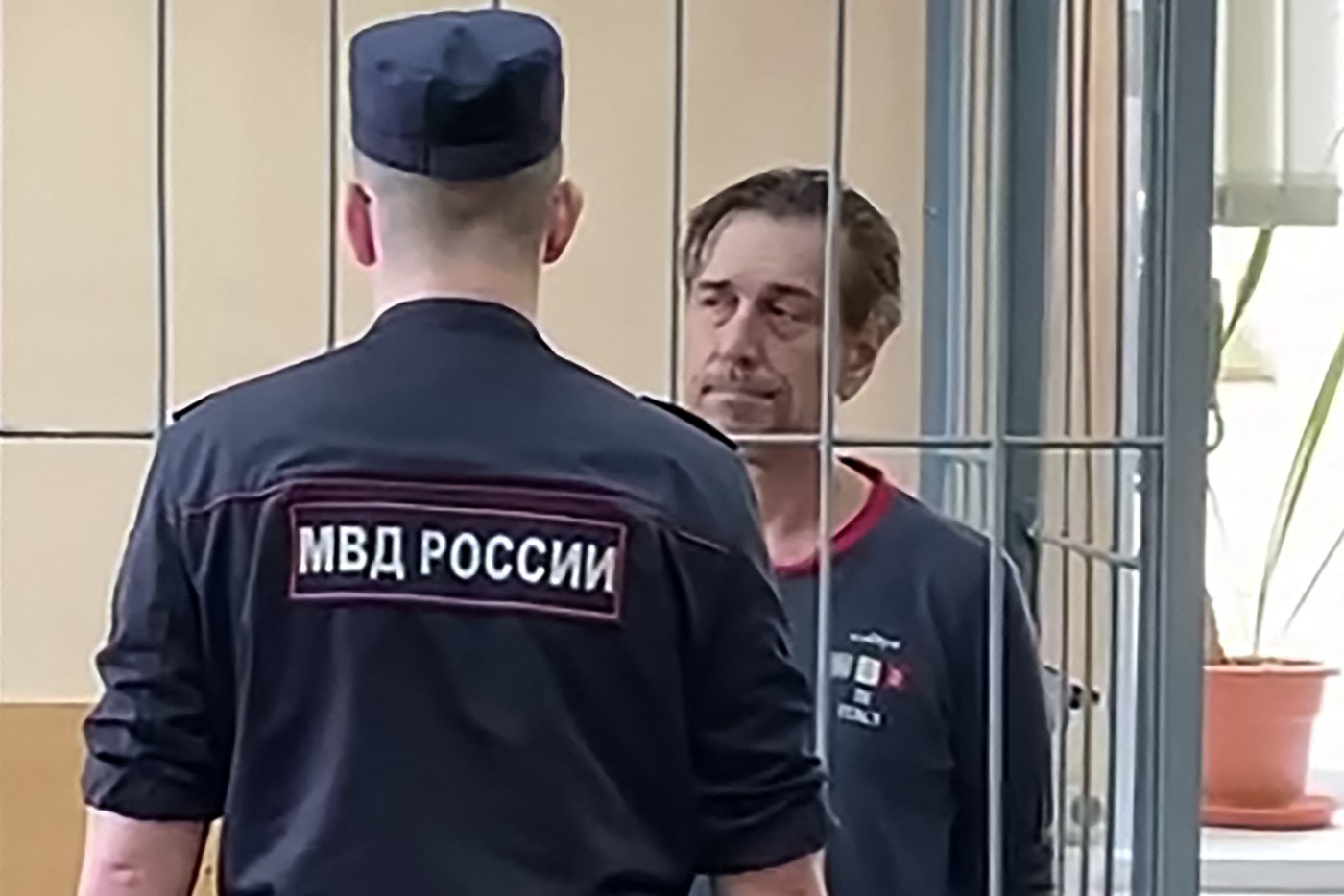 Un fost paraşutist american care cânta într-o trupă din Rusia a fost condamnat la 13 ani de închisoare de un tribunal din Moscova