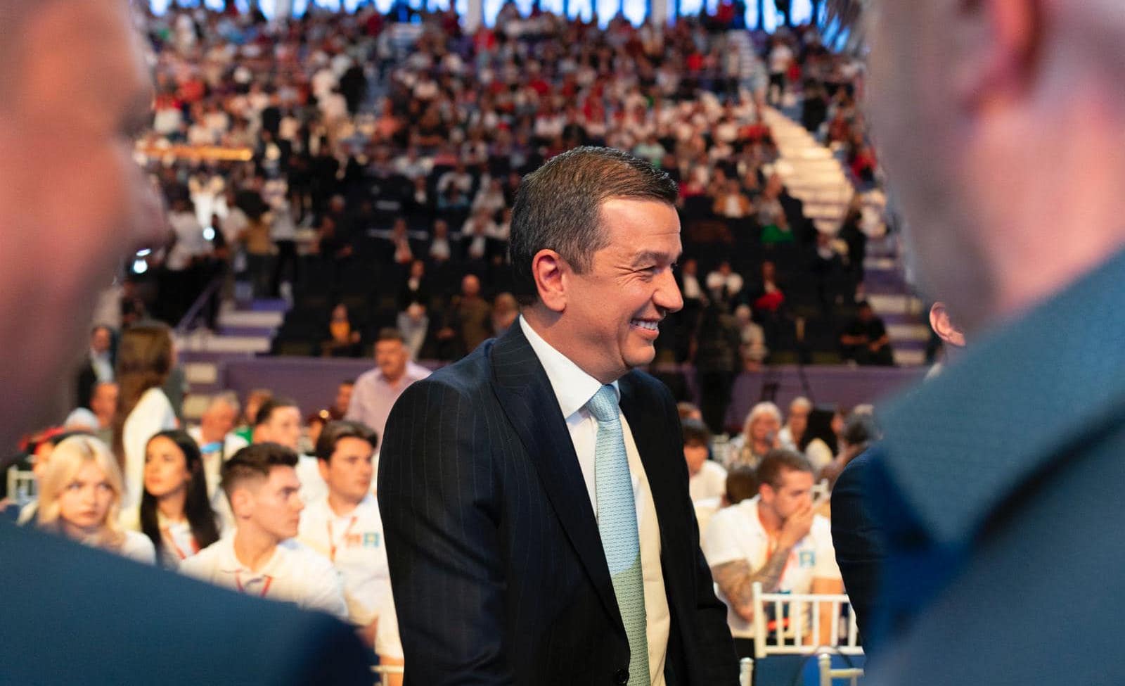Grindeanu, atac la Ciucă: „Şi dacă ar fi batalioane de ostaşi galbeni pe versanţii din Valea Oltului, nu s-ar putea defrişa noaptea”