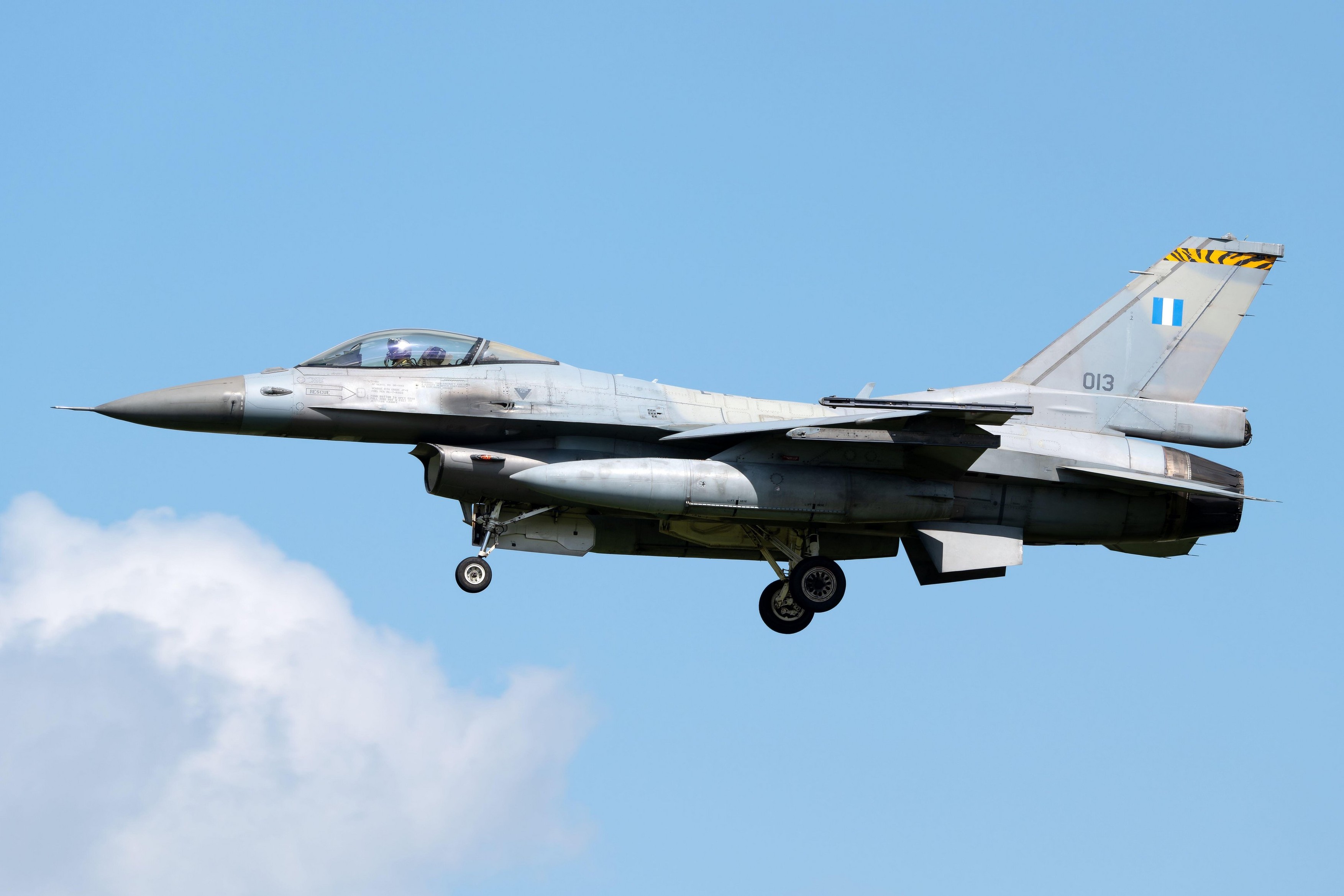 Grecia returnează 32 de avioane F-16 către SUA. Washingtonul le trimite Kievului