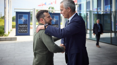 volodimir zelenski si jens stoltenberg