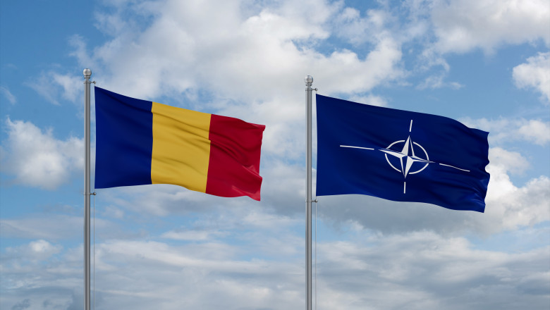 drapelul României și steagul nato