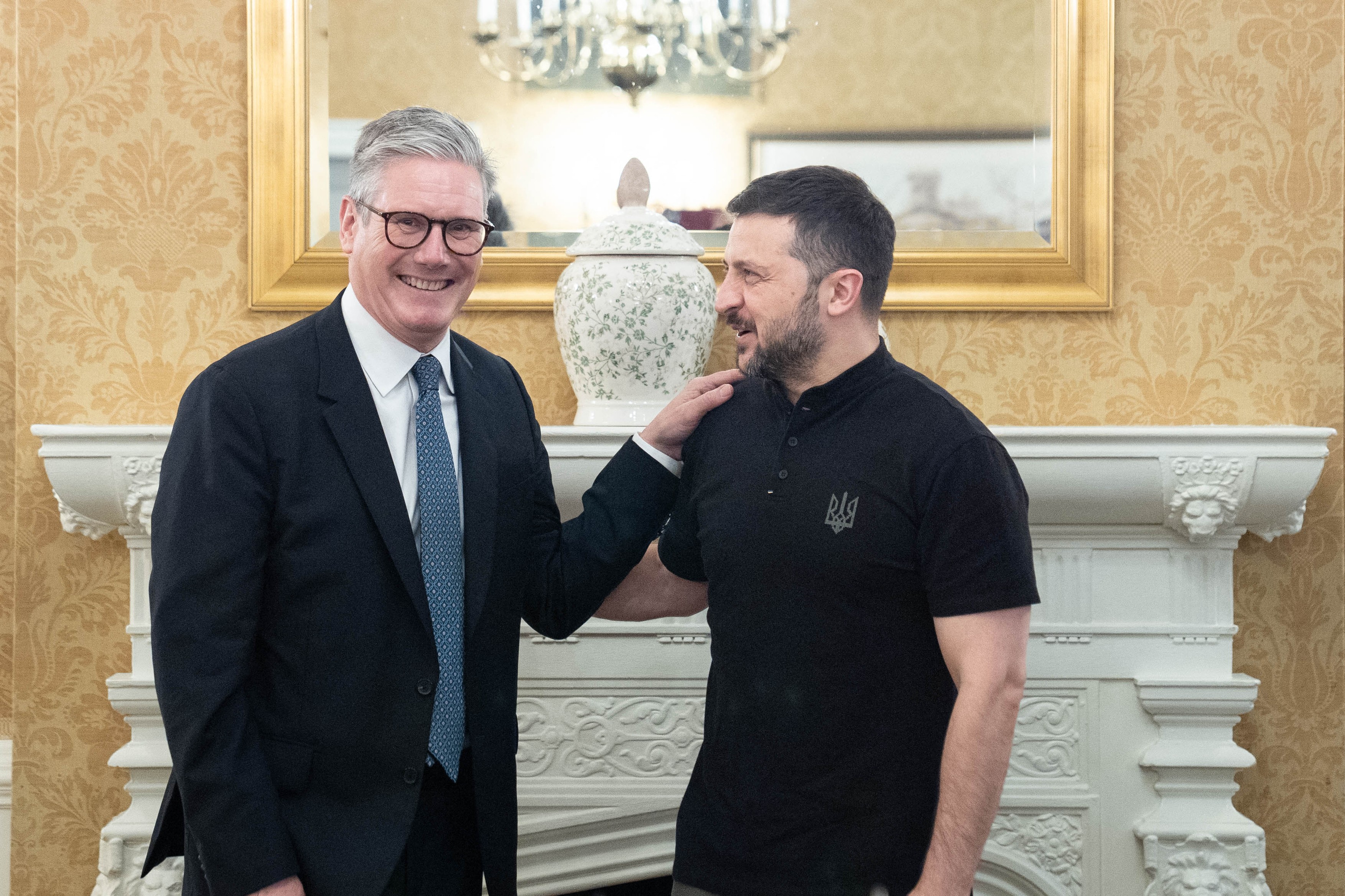 Starmer îl asigură pe Zelenski că schimbarea guvernului în Marea Britanie nu va afecta sprijinul oferit Ucrainei
