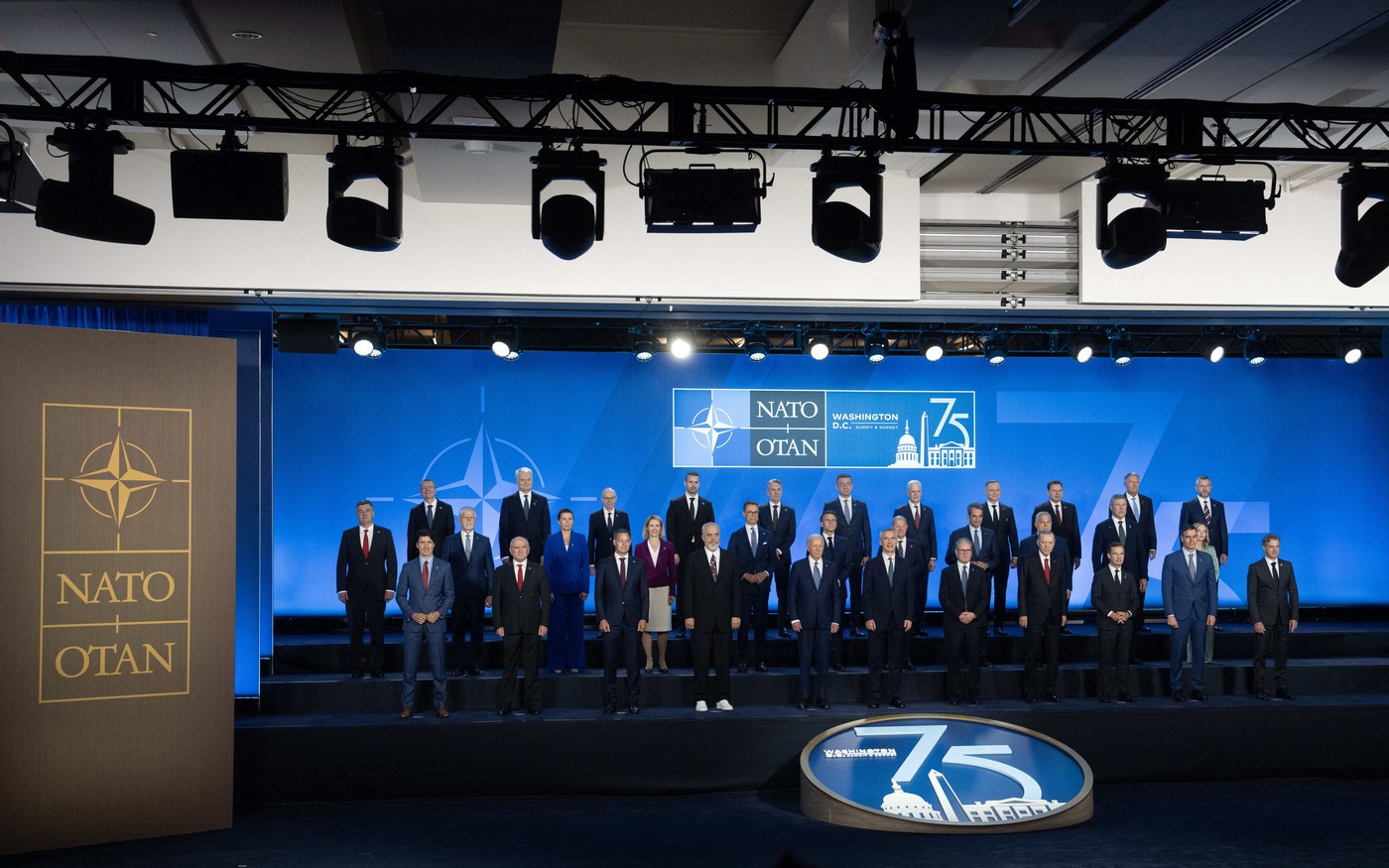 NATO îşi intensifică sprijinul pentru Ucraina și cere Rusiei să-şi retragă trupele din R. Moldova. Declarația semnată de aliați