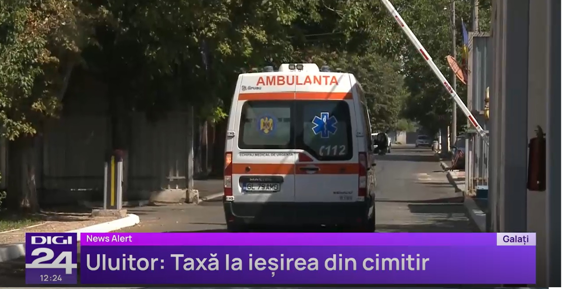 O ambulanță care transporta un pacient la spital nu a fost lăsată să iasă din cimitirul din Galați până nu a plătit o taxă de 6 lei