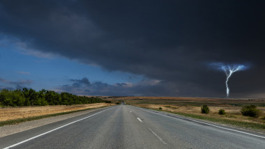 furtună pe autostradă