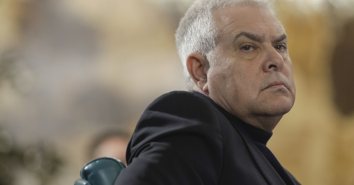 Ministrul Apărării își cere scuze pentru felicitările adresate unui general anchetat pentru trădare