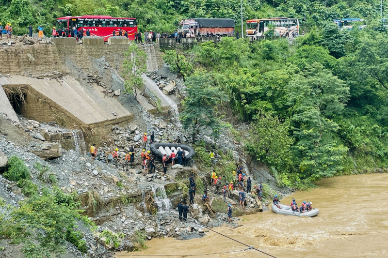 autobuze-nepal (3)