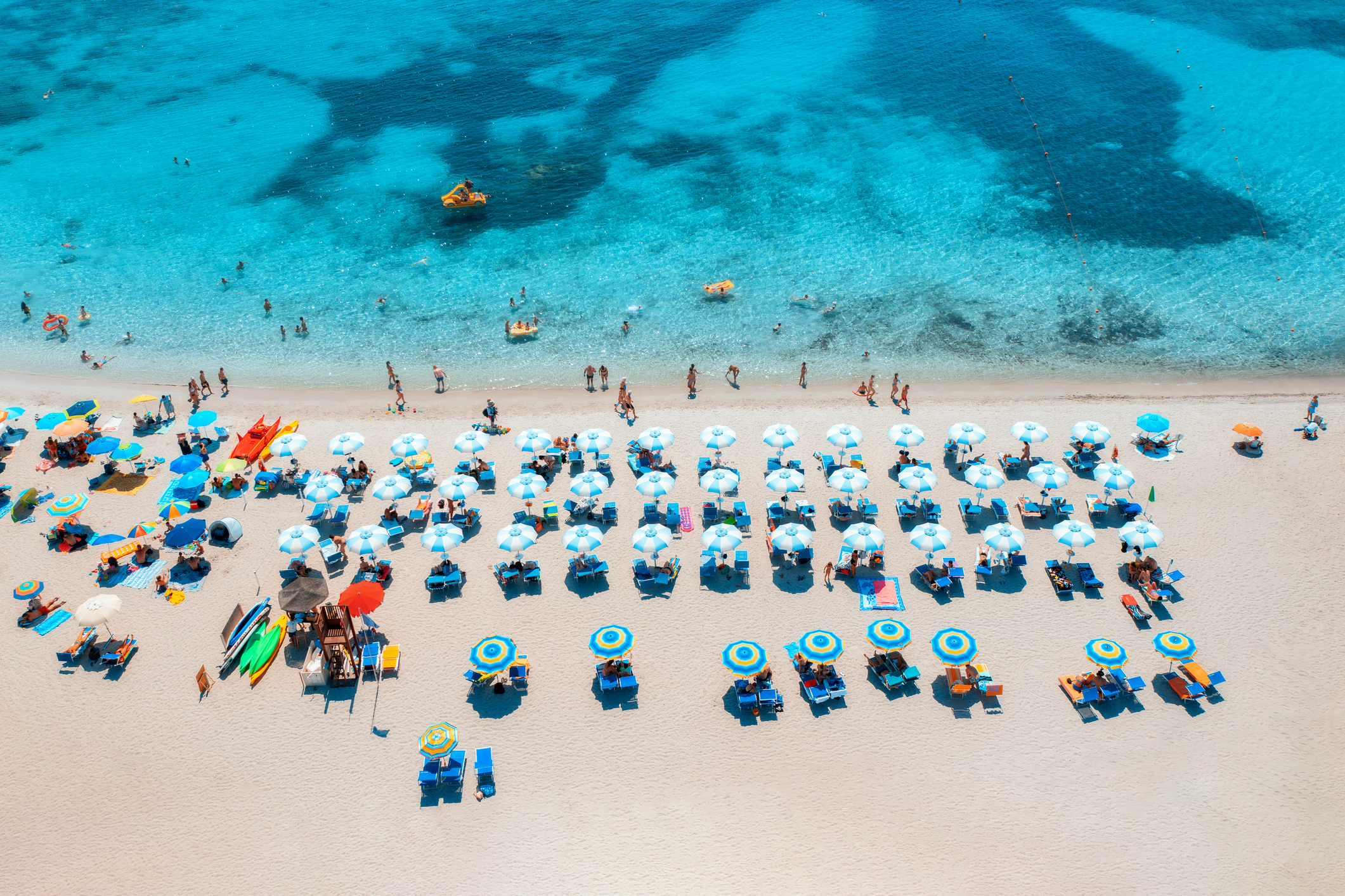 Românii care fug de caniculă în vacanță vor găsi în locurile preferate căldură și mai mare. Cum este vremea în Grecia, Italia și Spania