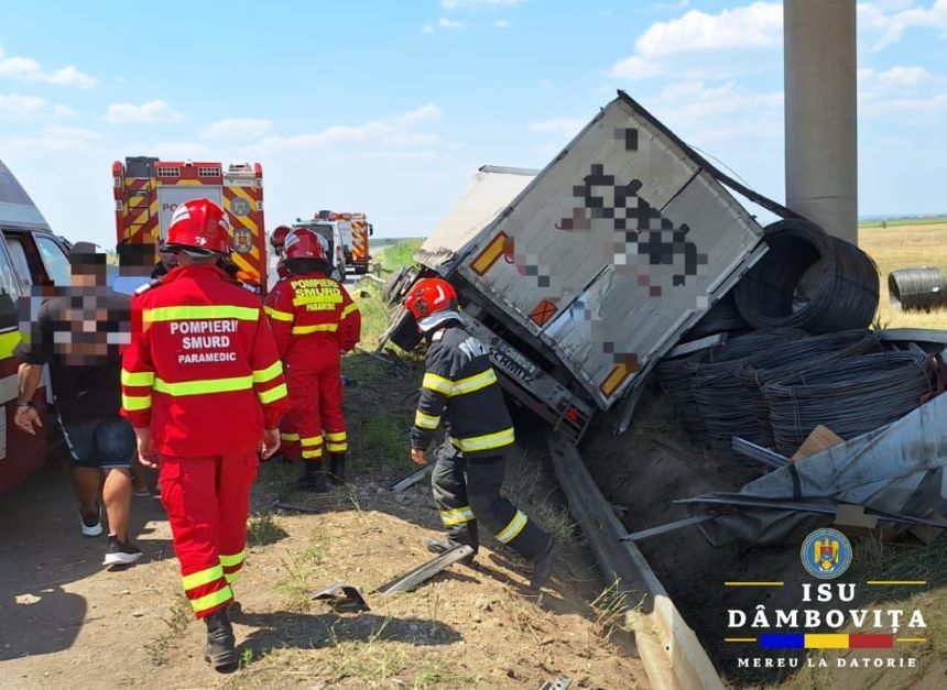 Accident grav pe A1: 3 oameni au murit și alți 4 au fost răniți, după ce un TIR s-a izbit de o dubă oprită pe banda de urgență