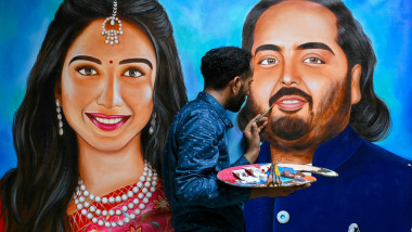 Radhika Merchant și Anant Ambani pictati pe iun perete