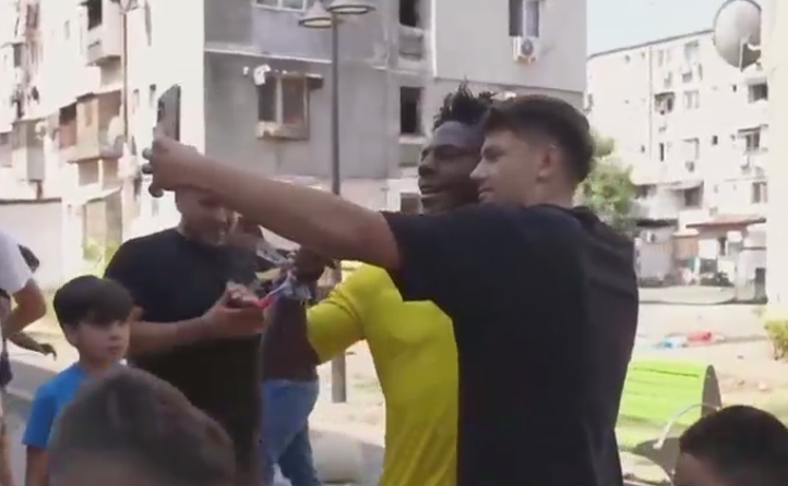 Vlogger cu milioane de abonați, live din București. Cartierul în care a ținut să meargă și unde a mâncat influencerul