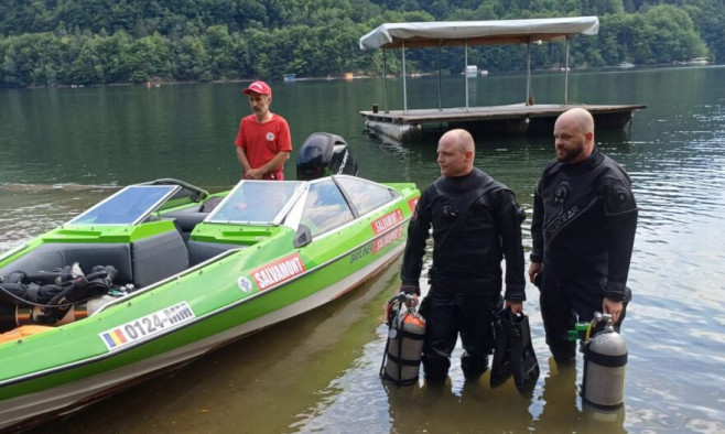 tanar inecat in lacul tarnita