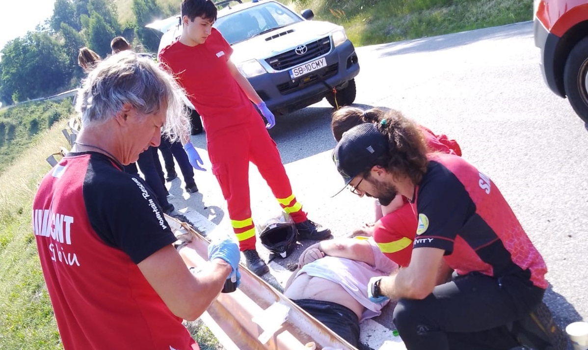 Accident pe DJ106, lângă Sibiu, după ce unui motociclist i-a intrat o albină în cască