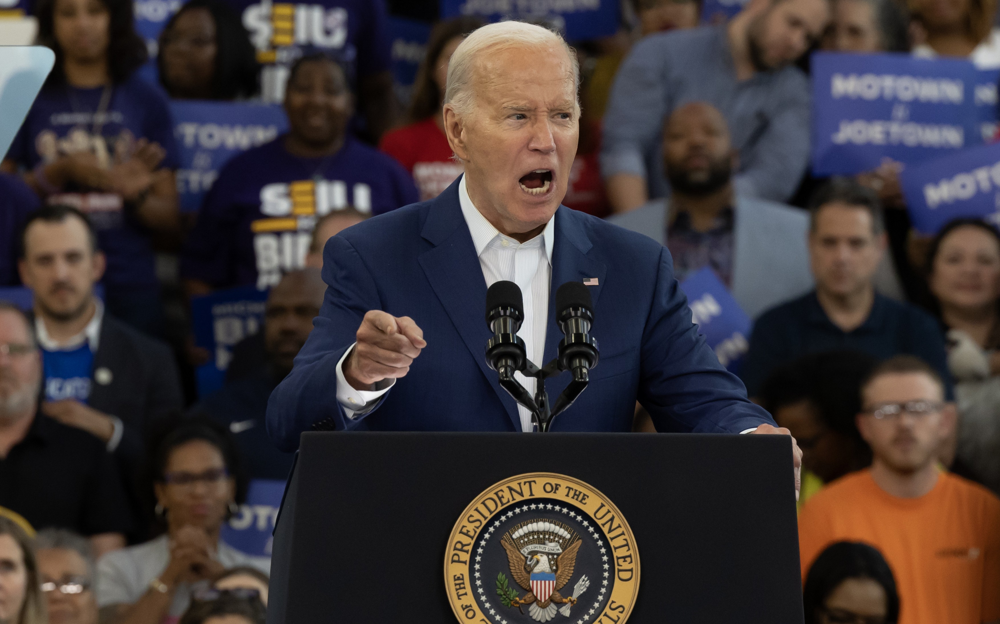 Numărul democraților care îl îndeamnă pe Biden să se retragă crește la aproape 20