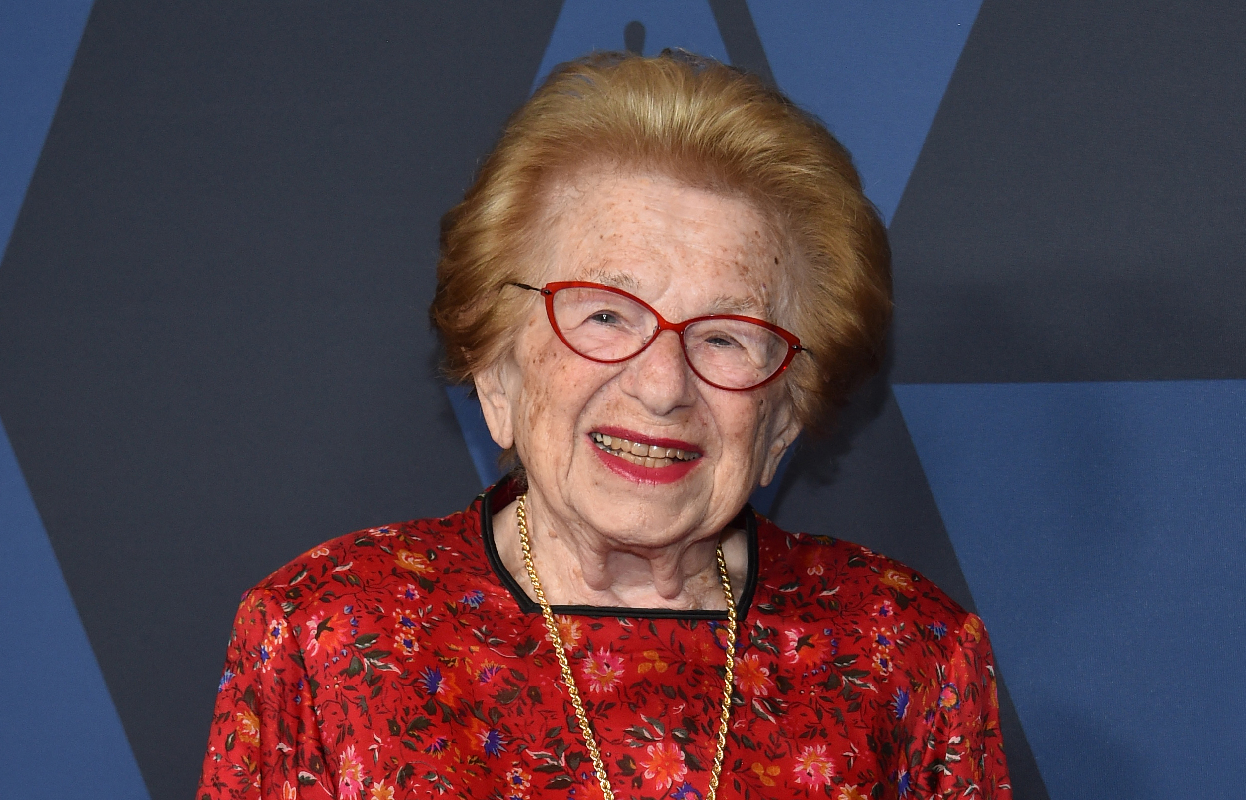 A murit celebra Dr Ruth, cea care a vorbit pentru prima dată americanilor despre sex prin intermediul unor emisiuni radio și tv