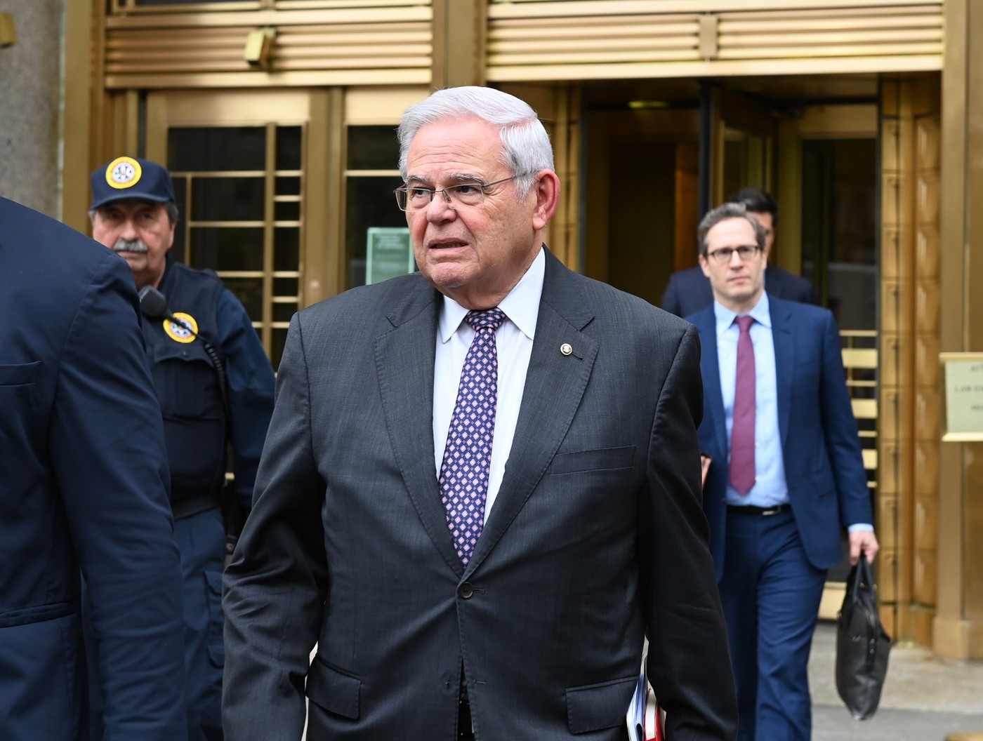 Un influent senator american demisionează după ce a fost găsit vinovat de corupţie. La el acasă s-au găsit bani ascunși în dulap