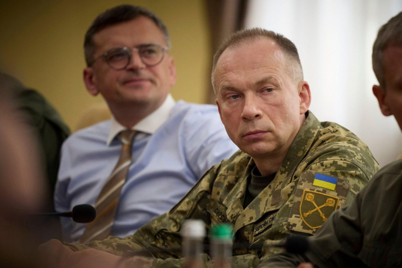 Odesa, Ukraine. 07th July, 2024. Ukrainian Armed Forces Commander Oleksandr Syrskyi, right, and Foreign Minister Dmytro Kuleba, left, during a bilateral meeting with a delegation from the Netherlands, July 7, 2024 in Odesa, Ukraine. Credit: Ukraine Presid