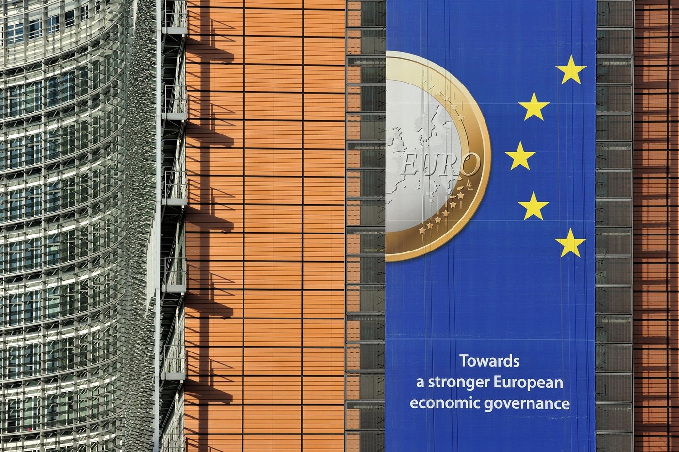Raportul Comisiei Europene privind statul de drept în România: Achiziţiile publice rămân un sector cu un risc ridicat de corupţie