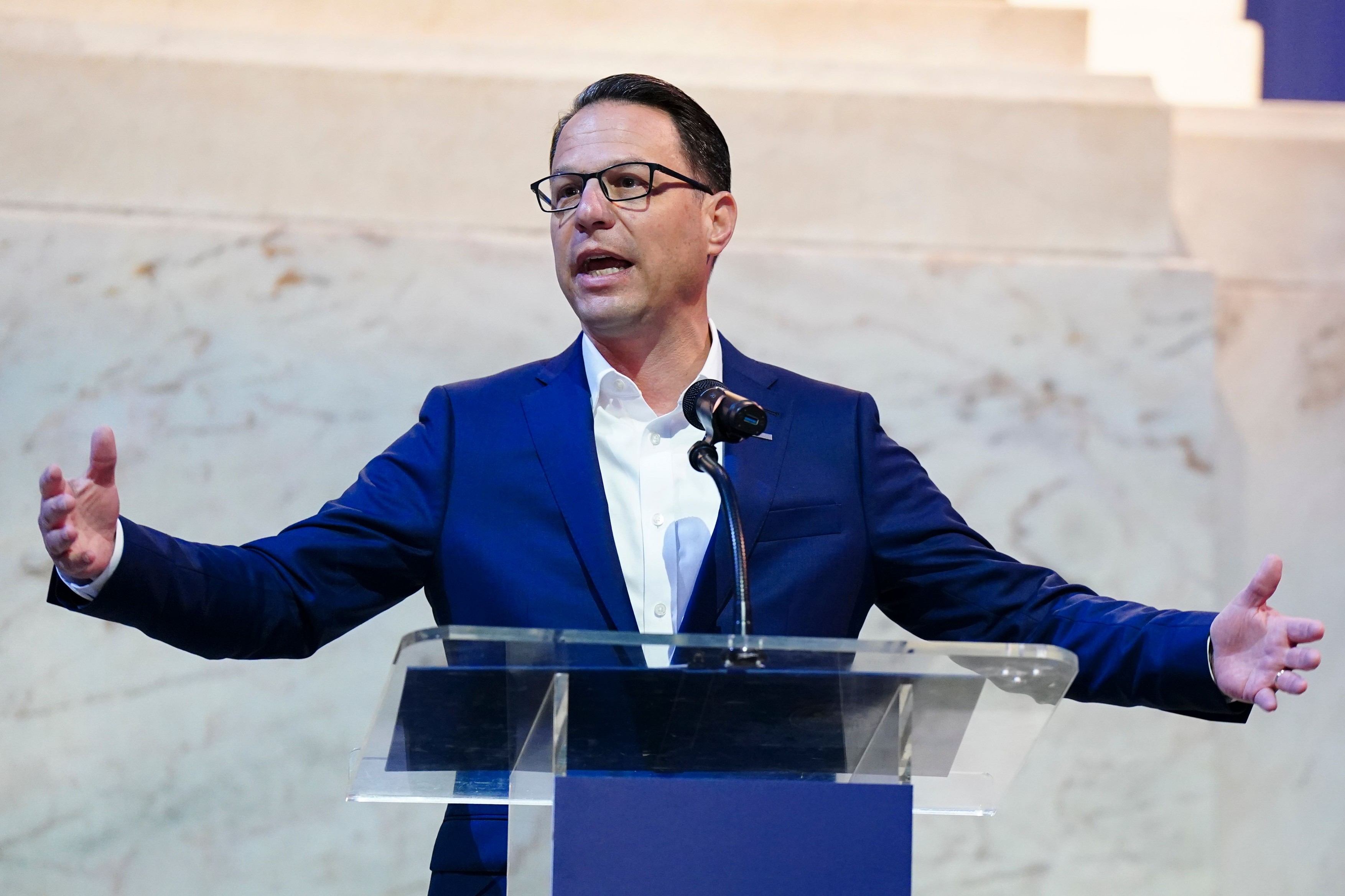 Kamala Harris l-ar putea propune vicepreședinte pe Josh Shapiro, guvernatorul Pennsylvaniei