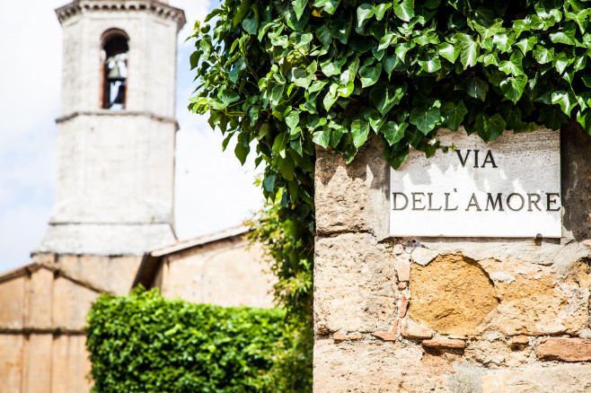 Italy,-,Pienza,Town.,The,Streetsign,Of,Via,Dell'amore,(love