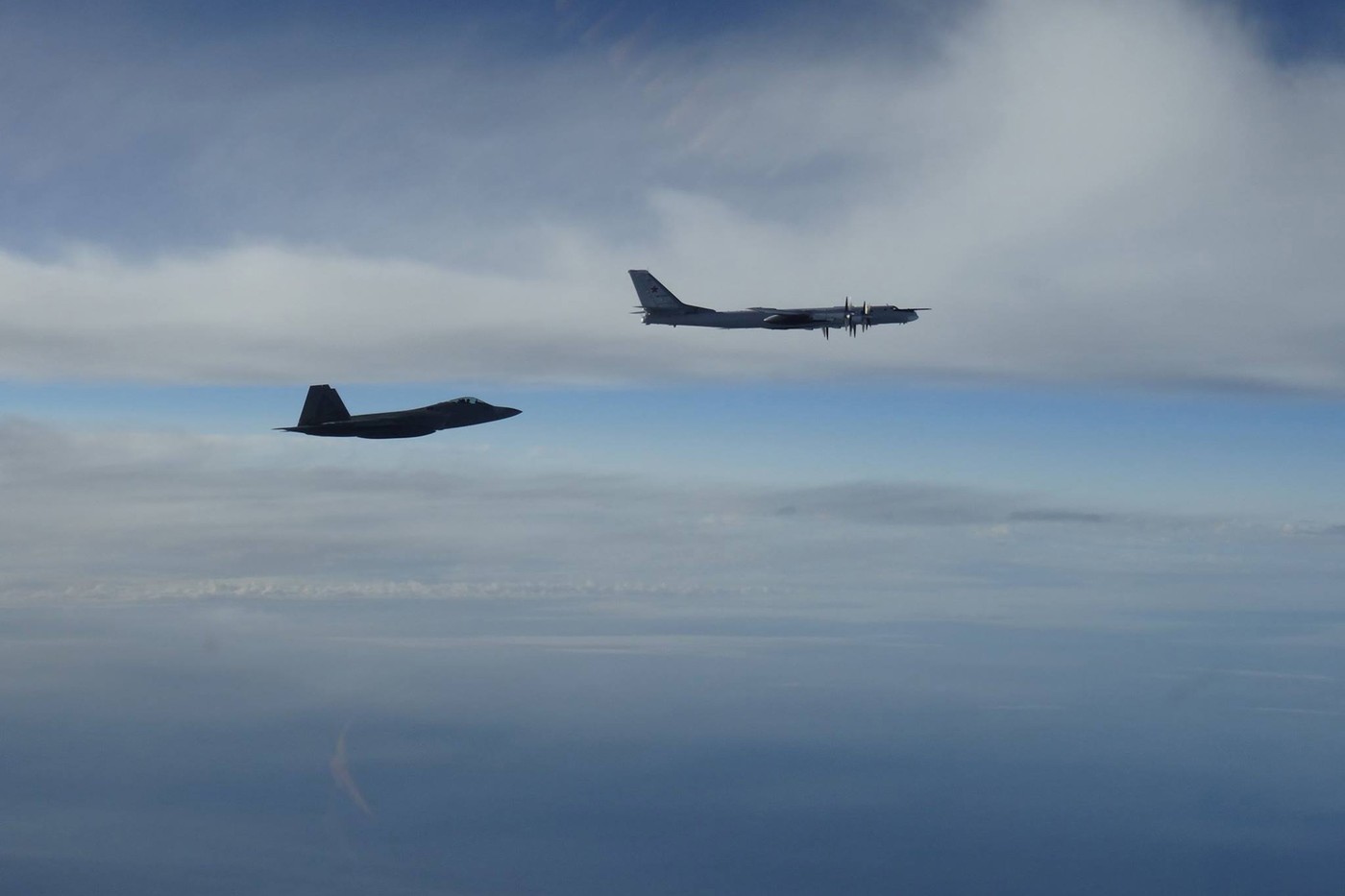 SUA și Canada au interceptat bombardiere rusești și chineze care operau împreună în apropiere de Alaska