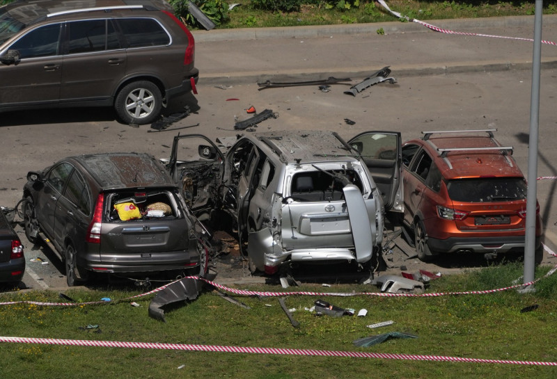 SUV-ul Toyota aparținând ofițerului, după explozia de miercuri. Foto: Profimedia Images