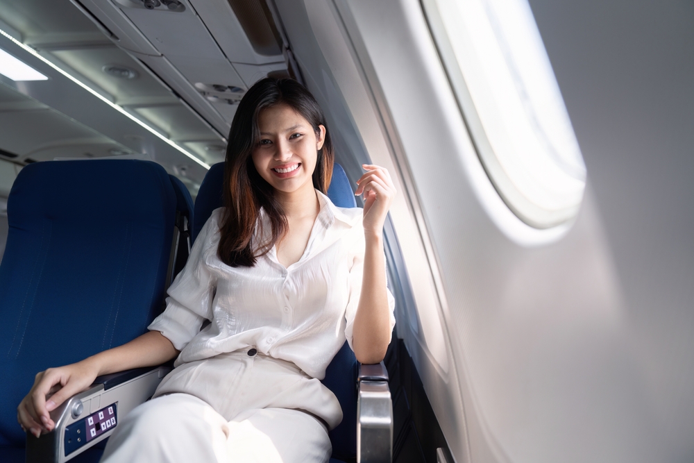 O companie aeriană le permite femeilor să aleagă dacă vor să stea sau nu lângă bărbați în avion