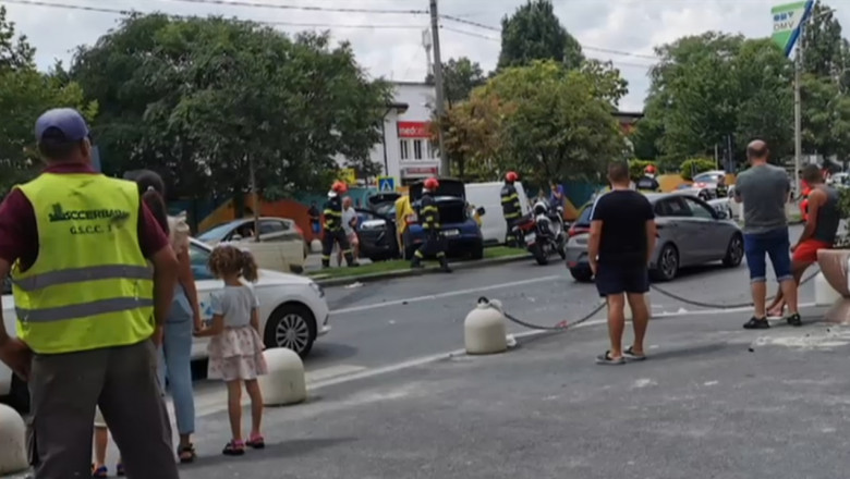   Video  Un șofer beat și fără permis a produs mai multe accidente în București cu o mașină furată. Bărbatul a fost internat la psihiatrie 