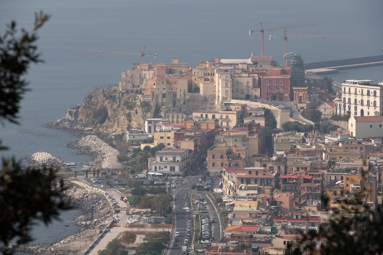 Cutremur în zona supervulcanului Campi Flegrei din Italia. Acesta a fost resimțit în mai multe regiuni din Napoli