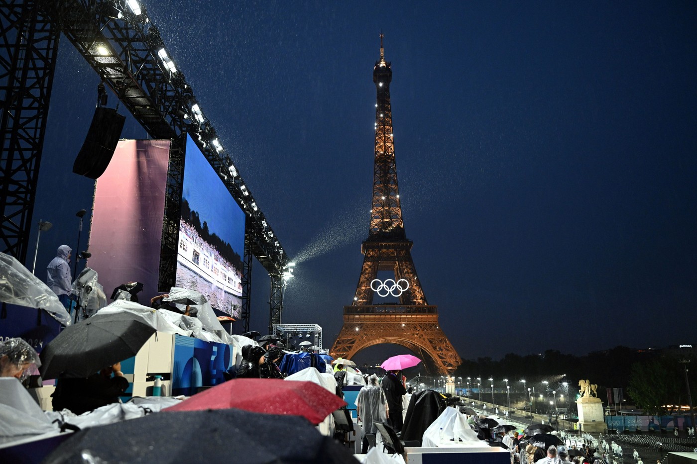 JO 2024. Imagini impresionante de la ceremonia de deschidere de la Paris. Cum a arătat delegația României la parada de pe Sena