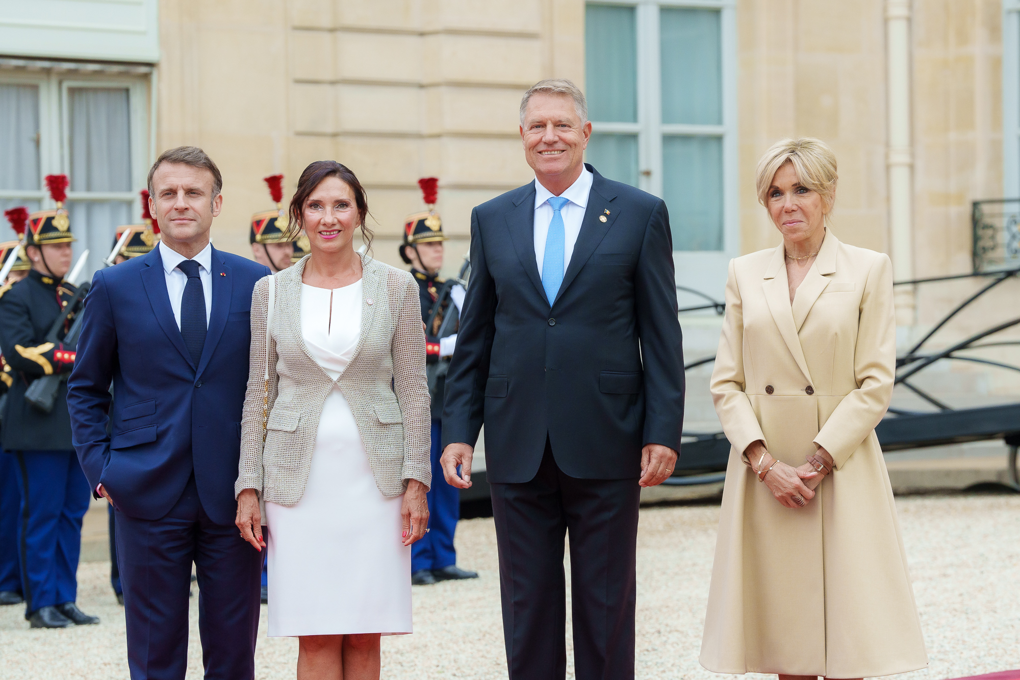 Klaus și Carmen Iohannis, primiți de Macron la Luvru, înainte de începerea JO Paris 2024. Biden, Xi Jinping și Zelenski au lipsit