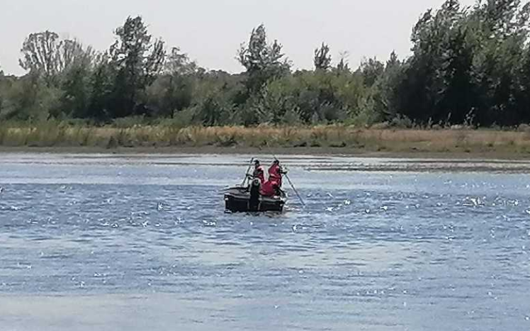 Trei copii au intrat la scăldat în Siret, iar unul nu a mai ieşit. Este căutat de salvatori ISU, inclusiv cu un elicopter SMURD
